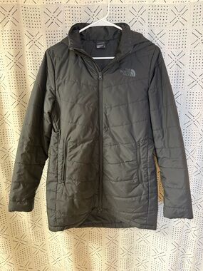 The North Face Women’s Jacket, Medium, Black. Mid weight. Like new condition!